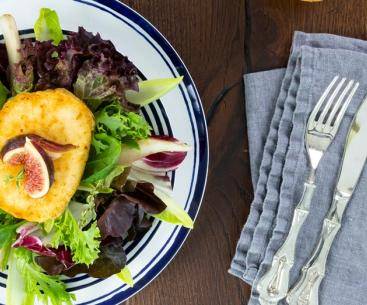 Bergkäse Laibchen Salat