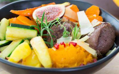 Herbst-Bowl mit Rehfilet und Gemüse der Saison