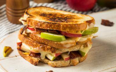 tm_grilled-cheese-sandwich-mit-apfel_header